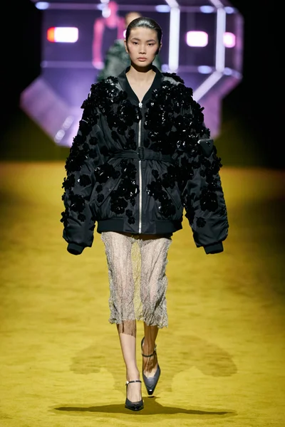 Look 15